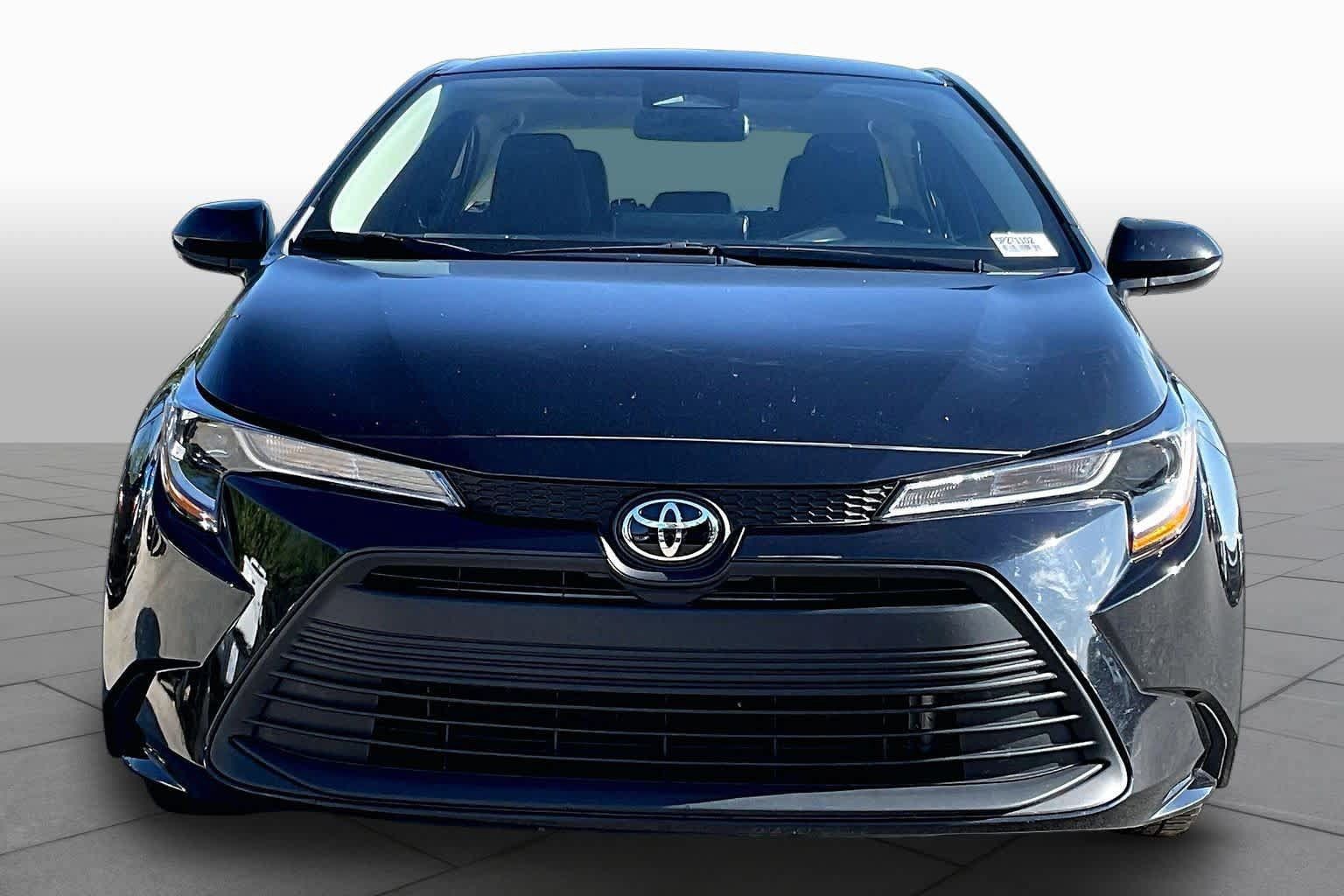 Used 2025 Toyota Corolla LE FWD image 4