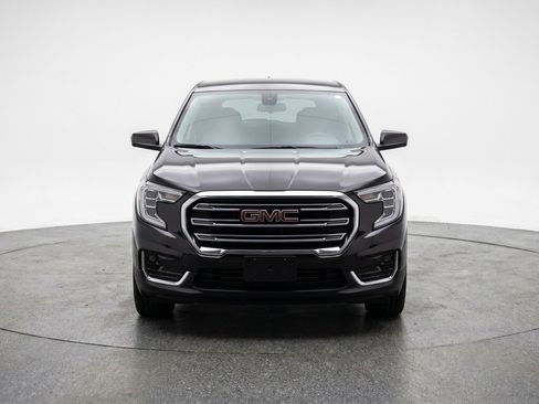 Used 2024 GMC Terrain SLT image 2