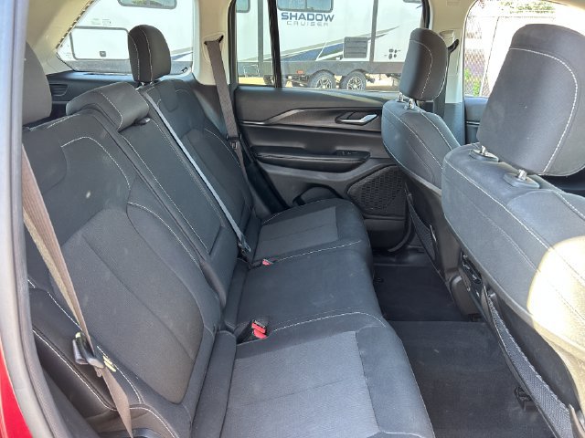 Used 2023 Jeep Grand Cherokee Laredo AWD/4WD image 32