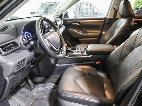 Used 2023 Toyota Highlander Limited image 17