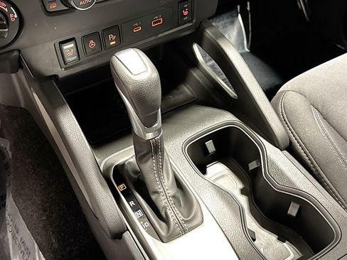 Used 2024 Nissan Frontier SV w/ SV Convenience Package image 14