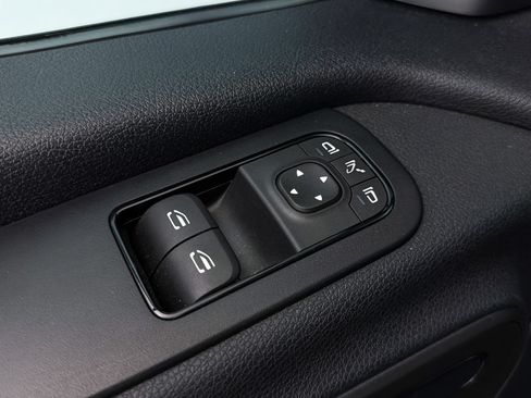 Used 2024 Mercedes-Benz Sprinter 2500 image 18