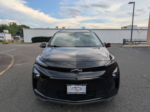 Used 2023 Chevrolet Bolt EUV Premier w/ Sun & Sound Package FWD image 3