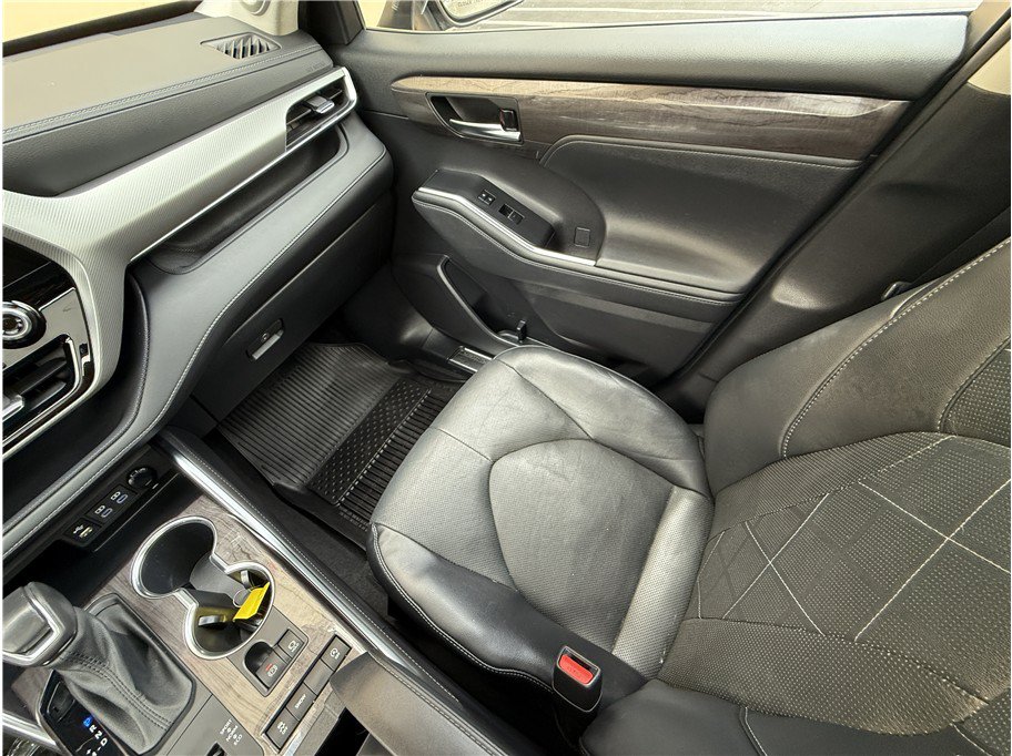 Used 2022 Toyota Highlander Platinum FWD image 11