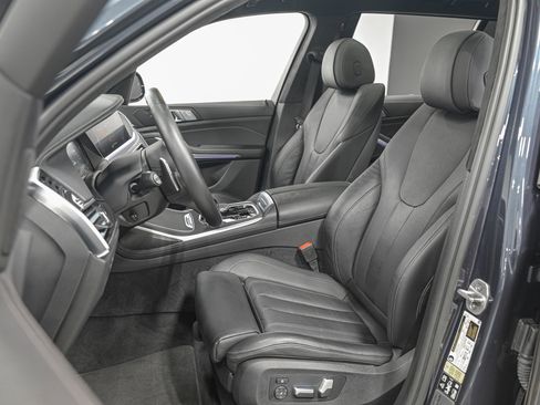 Used 2022 BMW X7 xDrive40i w/ M Sport Package image 16
