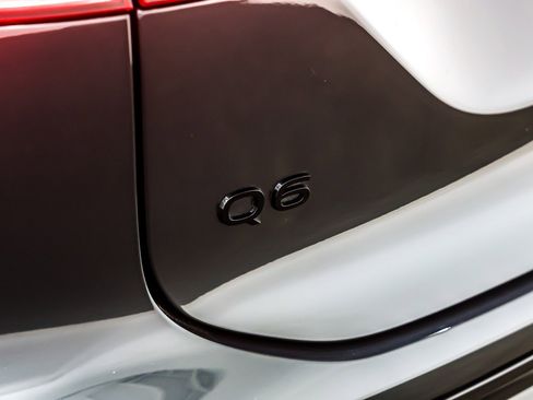 Used 2025 Audi Q6 e-tron Premium Plus w/ Premium Plus image 10