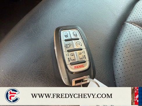 Used 2023 Chrysler Pacifica Touring-L FWD image 30
