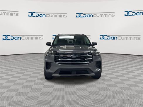 Used 2025 Ford Explorer Active AWD/4WD image 3