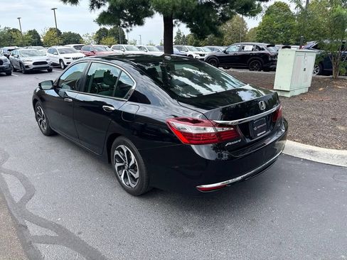 Used 2017 Honda Accord EX image 8