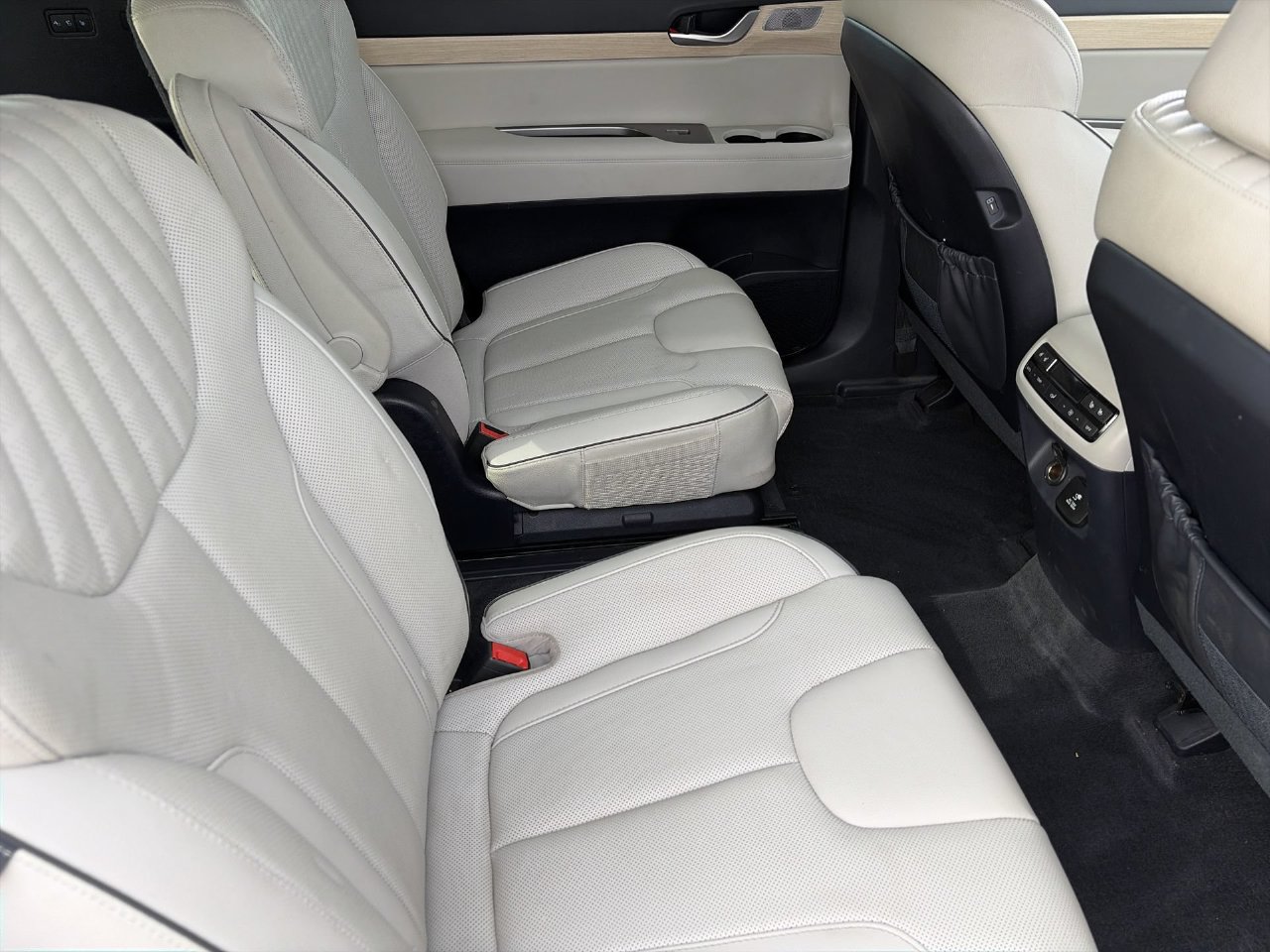 Used 2025 Hyundai Palisade Limited FWD image 12