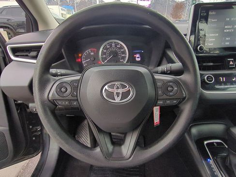 Used 2021 Toyota Corolla LE image 17