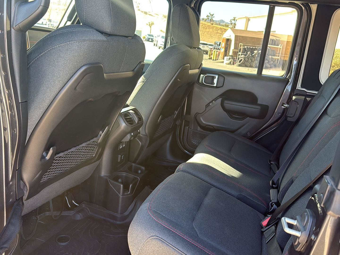 Used 2024 Jeep Wrangler Unlimited Rubicon w/ Technology Group AWD/4WD image 10