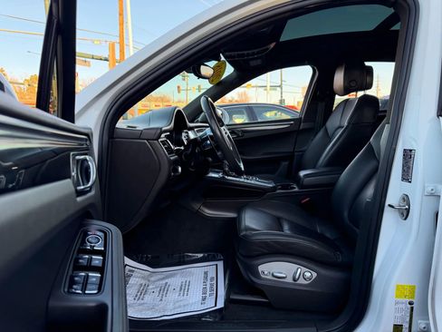 Used 2018 Porsche Macan Sport Edition image 14