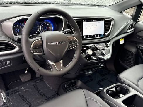 New 2026 Chrysler Pacifica Select image 17