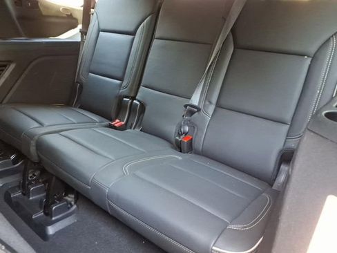 Used 2023 GMC Yukon SLT w/ SLT Premium Package AWD/4WD image 11