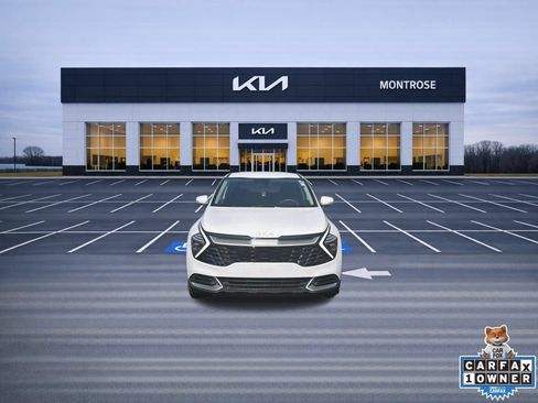 Used 2025 Kia Sportage EX FWD image 2