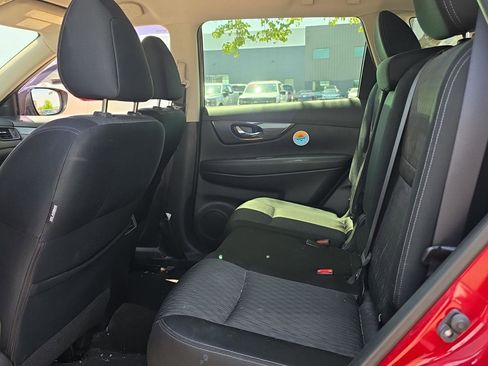 Used 2017 Nissan Rogue S AWD/4WD image 10