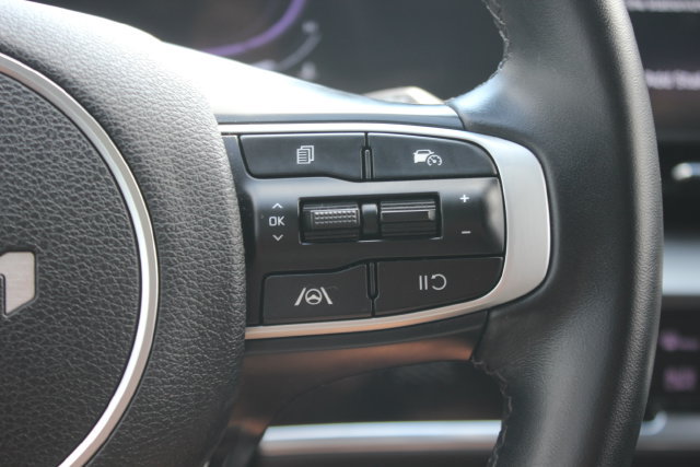 Used 2024 Kia Sportage EX AWD/4WD image 17