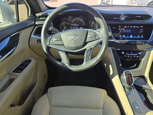 Used 2018 Cadillac XT5 FWD image 13