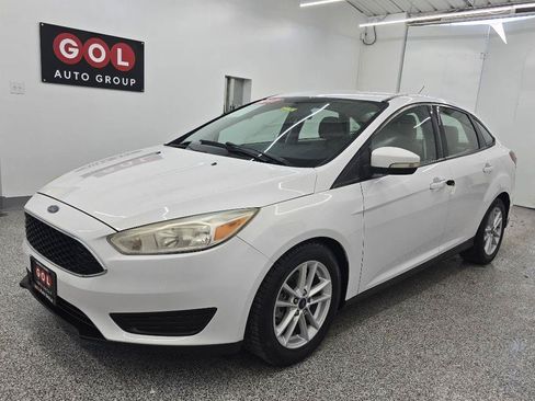 Used 2017 Ford Focus SE FWD image 3