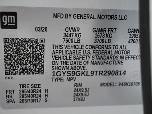 Used 2026 Cadillac Escalade Platinum Sport w/ LPO, Floor Liner Package AWD/4WD image 18