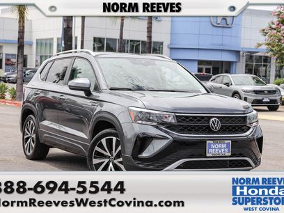 Used 2023 Volkswagen Taos SE w/ Panoramic Sunroof Package