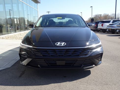 New 2025 Hyundai Elantra SEL image 8