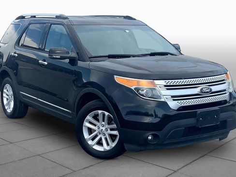 Used 2014 Ford Explorer XLT AWD/4WD image 3