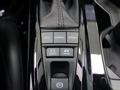 Used 2025 Toyota Camry XSE image 34