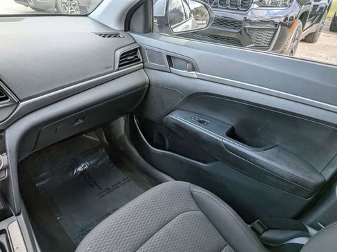 Used 2019 Hyundai Elantra SE w/ Cargo Package FWD image 16