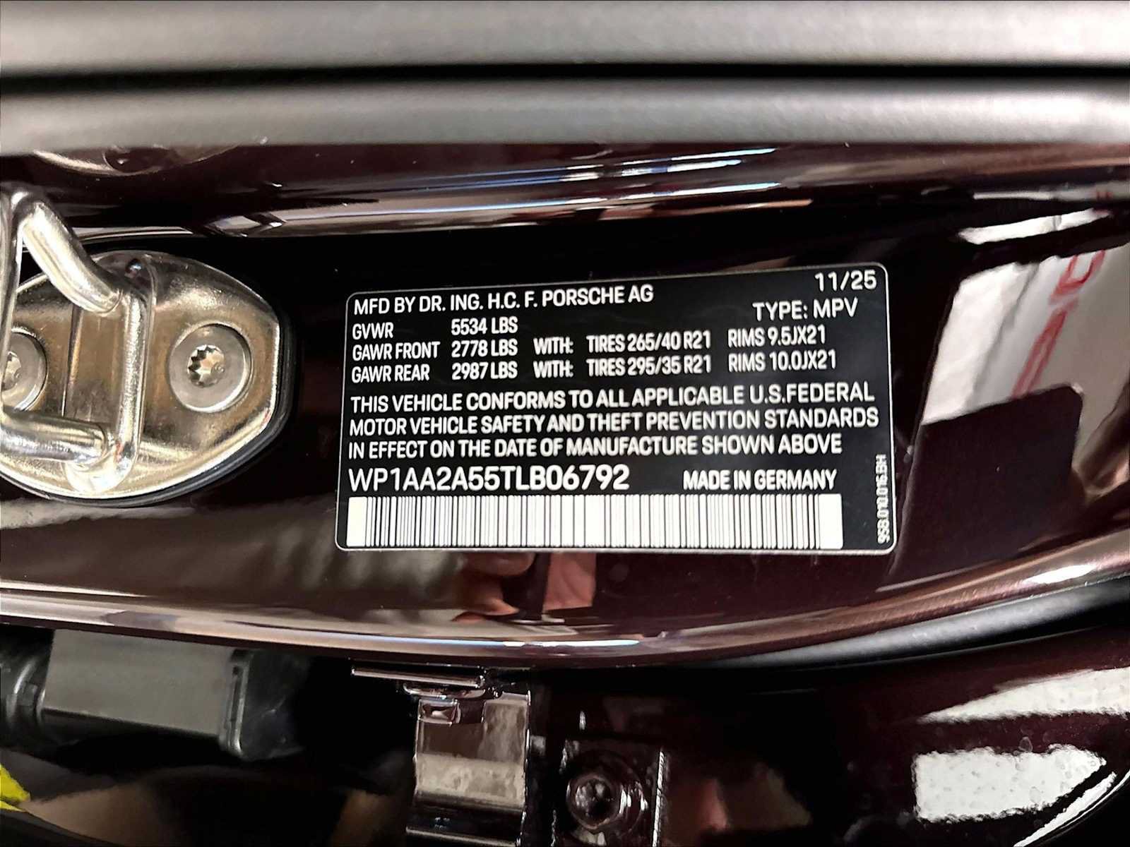 Used 2026 Porsche Macan AWD/4WD image 35