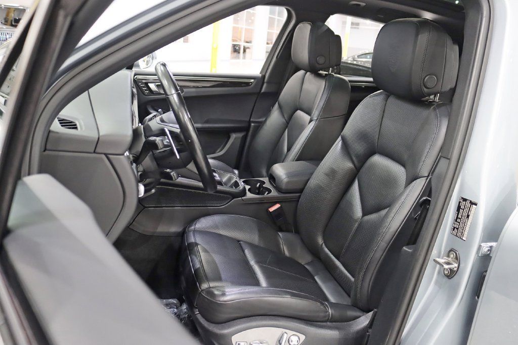 Used 2022 Porsche Macan AWD/4WD image 23