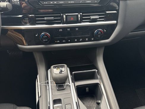 New 2025 Nissan Pathfinder SV w/ SV Premium Package image 38