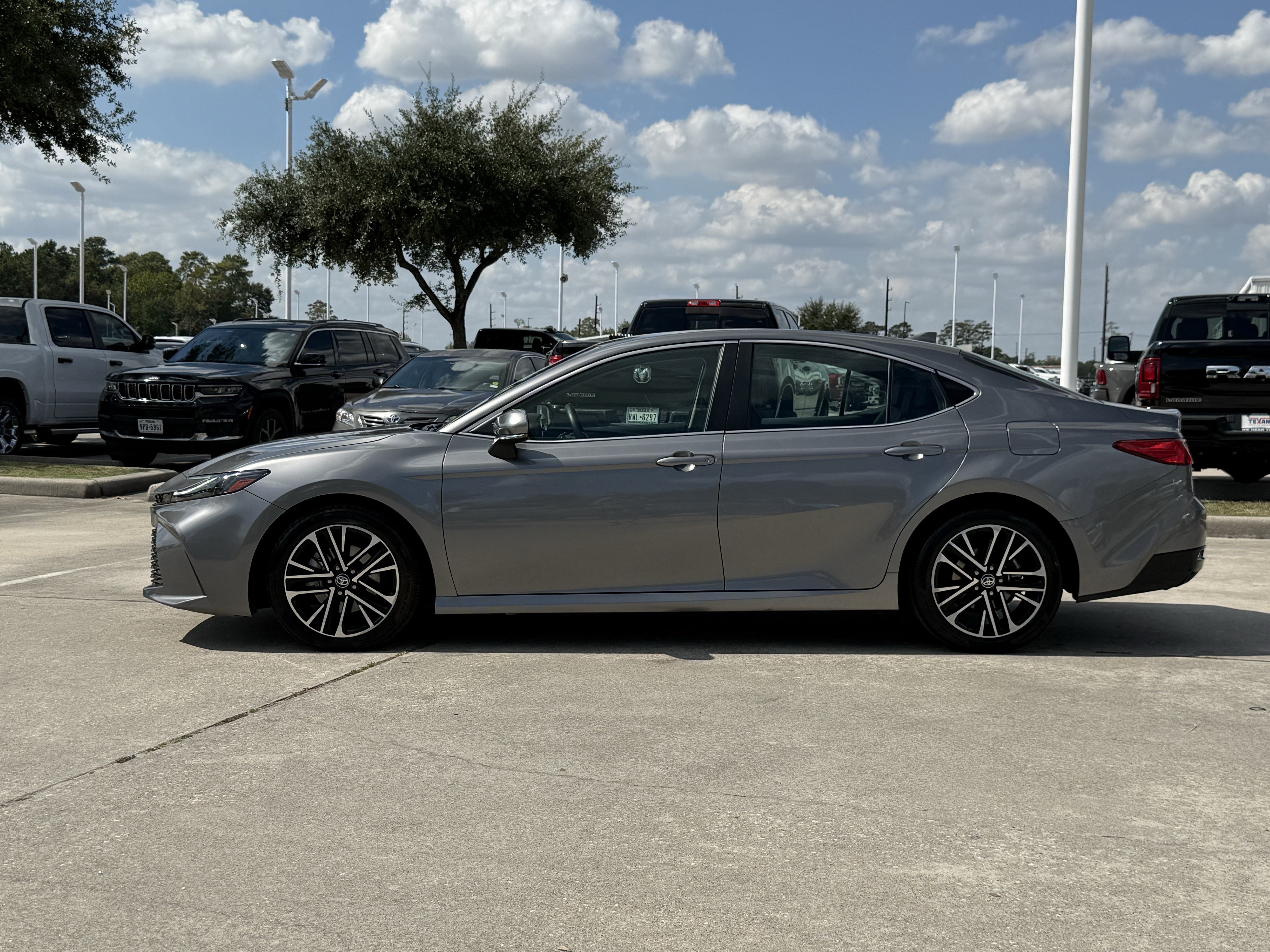 Used 2025 Toyota Camry XLE FWD image 8