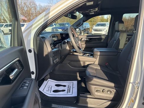 Used 2025 Chevrolet Tahoe RST w/ Comfort Package image 17