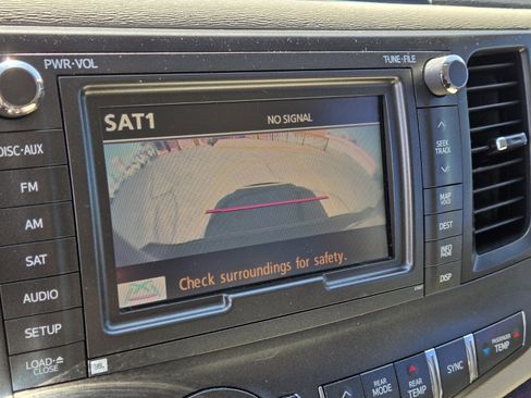 Used 2011 Toyota Sienna XLE w/ Premium Pkg image 21