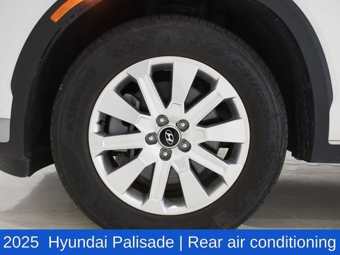 Used 2025 Hyundai Palisade SEL FWD image 6