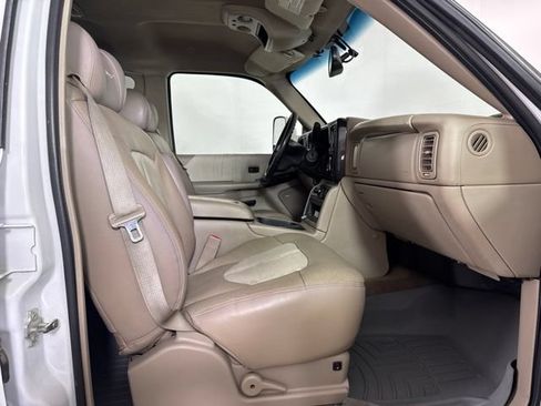 Used 2006 GMC Sierra 2500 SLE w/ Heavy-Duty Power Package AWD/4WD image 4