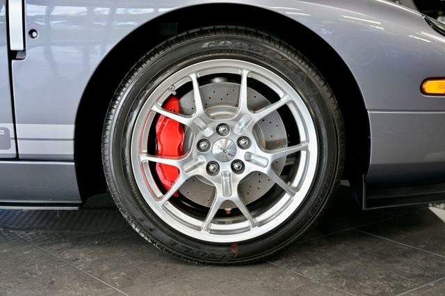 Used 2006 Ford GT RWD image 21