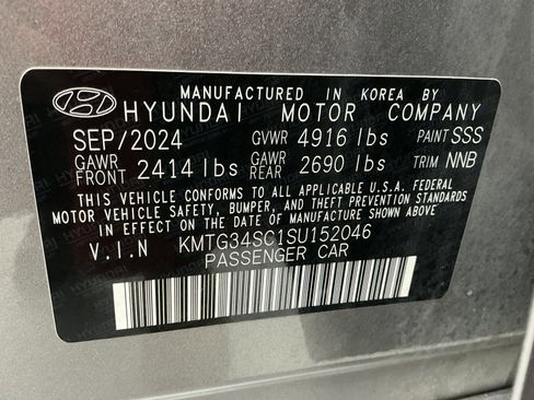 Used 2025 Genesis G70 2.5T image 14