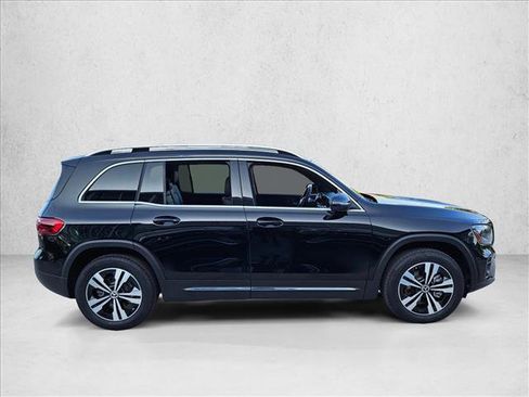 Used 2025 Mercedes-Benz GLB 250 image 4