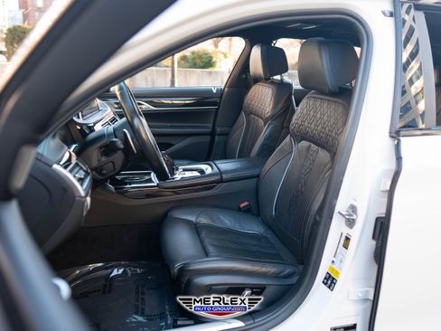 Used 2020 BMW 750i xDrive w/ Executive Package image 16