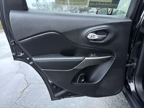 Used 2021 Jeep Cherokee Latitude image 21