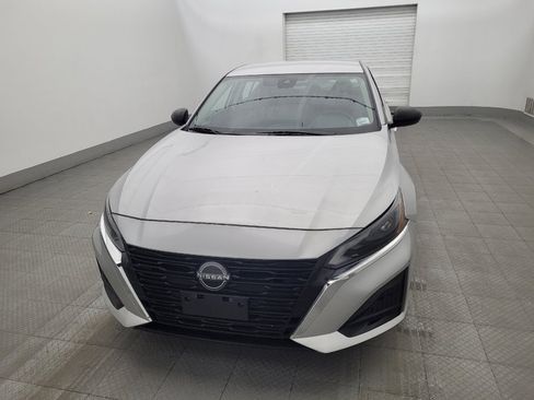 Used 2024 Nissan Altima 2.5 SV FWD image 15