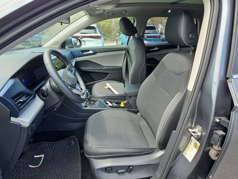 Certified 2022 Volkswagen Taos SE FWD image 14