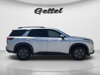 Certified 2022 Nissan Pathfinder SV