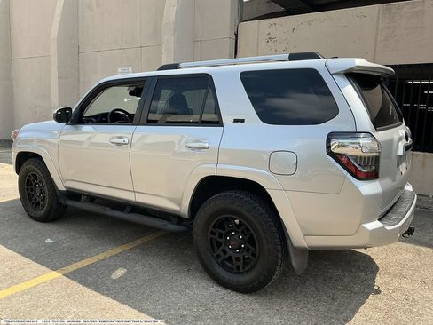 Used 2021 Toyota 4Runner SR5 AWD/4WD image 5