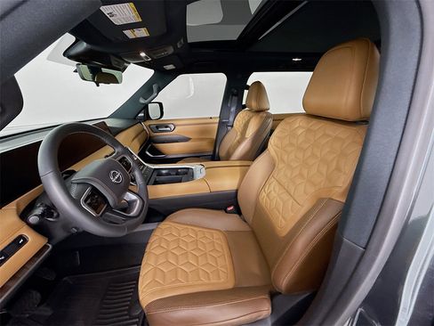 Used 2025 Nissan Armada Platinum Reserve image 5