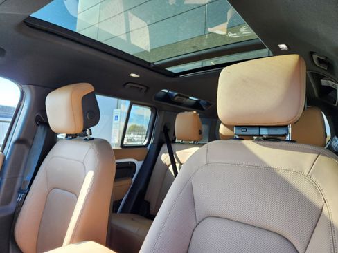 New 2025 Land Rover Defender 110 X-Dynamic SE image 10