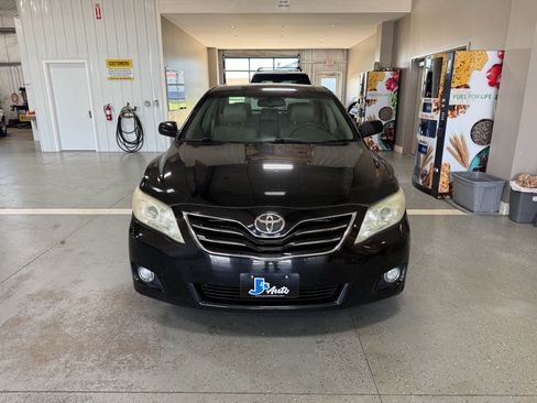 Used 2011 Toyota Camry XLE w/ XLE Extra-Value Pkg #2 FWD image 3
